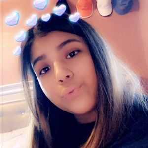 Meet your Posher, Desiree